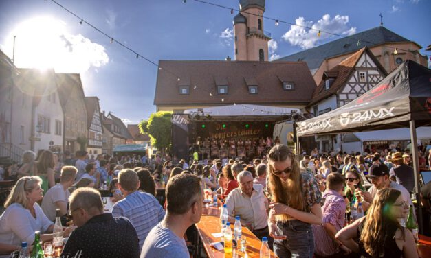 Marktplatz-Weinfest des FC Eibelstadt 2022