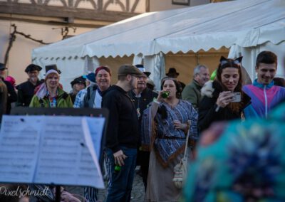 Zahlreiche Besucher auf dem Marktplatz und endlich wieder Fasching feiern