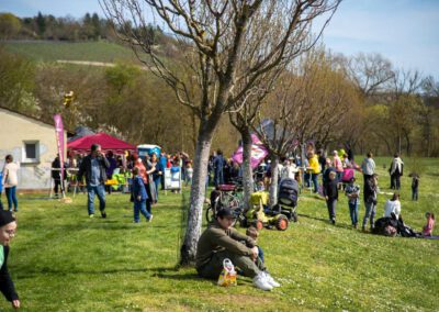 Clown Muck und der Osterhase am Landschaftssee