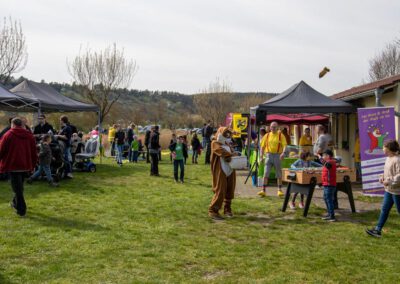 Clown Muck und der Osterhase am Landschaftssee