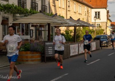 Die Läufer im Stadtkern von Eibelstadt