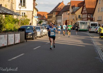 Die Läufer im Stadtkern von Eibelstadt