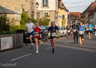 Die Läufer auf der Strecke