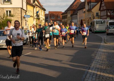 Die Läufer auf der Strecke