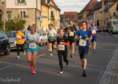 Die Läufer auf der Strecke