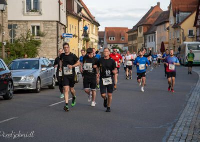 Die Läufer auf der Strecke