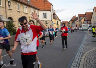 Die Läufer auf der Strecke