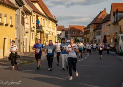 Die Läufer auf der Strecke