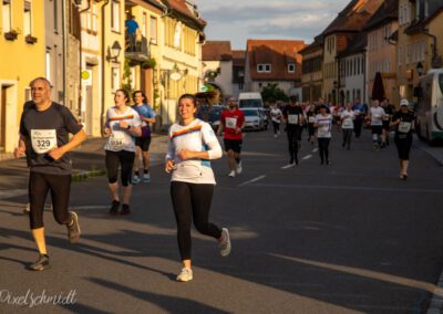 Die Läufer auf der Strecke