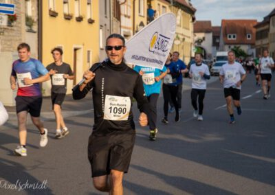 Die Läufer auf der Strecke