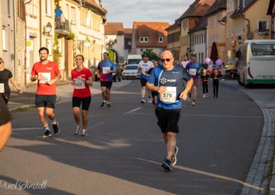 Die Läufer auf der Strecke