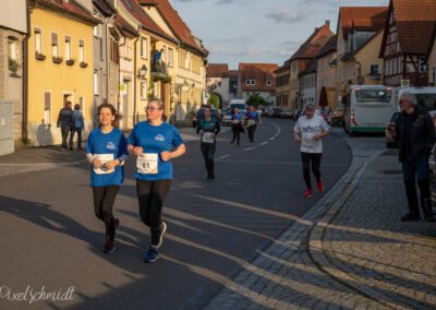 Die Läufer auf der Strecke