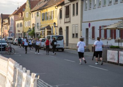 Die Läufer auf der Strecke