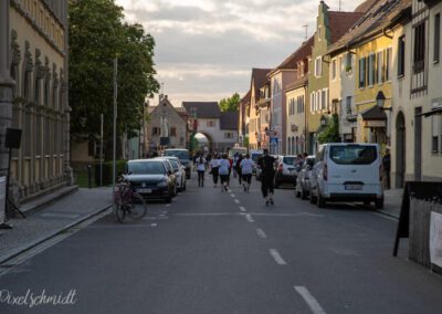 Die Läufer auf der Strecke