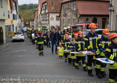 Die Feuerwehr marschiert ein