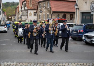 Die Feuerwehr marschiert ein