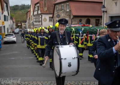 Die Feuerwehr marschiert ein