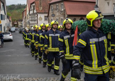 Die Feuerwehr marschiert ein