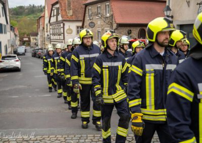 Die Feuerwehr marschiert ein