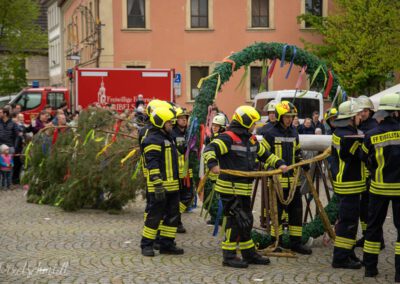 Die Feuerwehr und der Maibaum