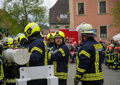 Die Feuerwehr und der Maibaum