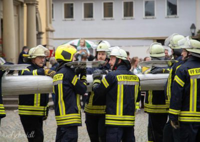 Die Feuerwehr und der Maibaum