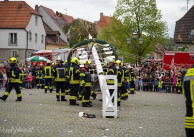 Die Maibaum-Aufstellung