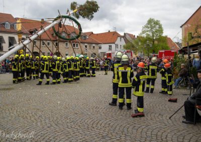 Die Maibaum-Aufstellung