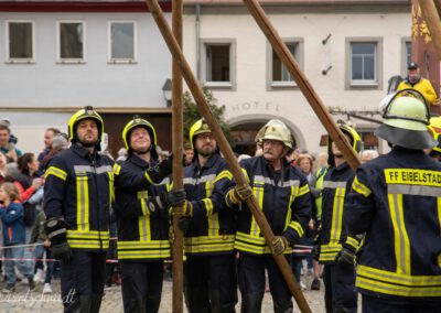 Die Maibaum-Aufstellung