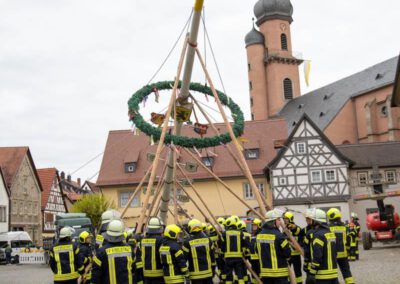 Die Maibaum-Aufstellung