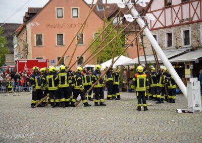 Die Maibaum-Aufstellung