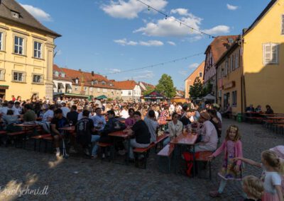 Weinfest bei strahlendem Sonnenschein