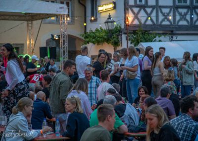 Volles Haus auf dem Marktplatz