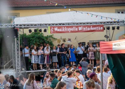 Das 45.Marktplatzweinfest der Freiwilligen Feuerwehr mit der Musikkapelle Winterhausen