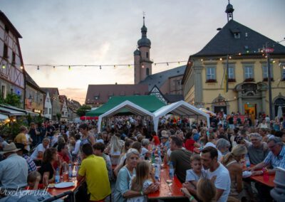 Herrliches Wetter beim 45.Marktplatzweinfest der Freiwilligen Feuerwehr