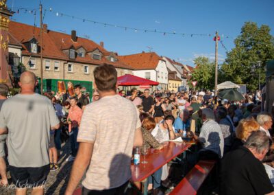 Eibelstadt ist nicht nur zum Weinfest eine Reise wert, aber dann besonders