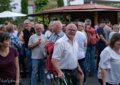 Zahlreiche Besucher und fleißige Helfer