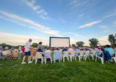 Zahlreiche Besucher beim Open Air Kino in Eibelstadt