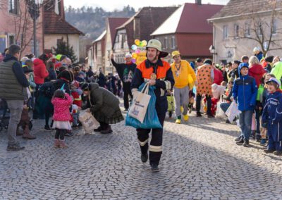 Der Bürgermeister marschiert auch mit