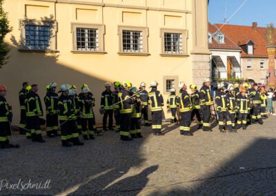Die Freiwillige Feuerwehr Eibelstadt bei der Maibaumaufstellung