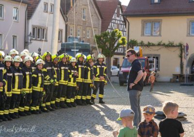Der Bürgermeister ist sichtlich zufrieden mit der geleisteten Arbeit