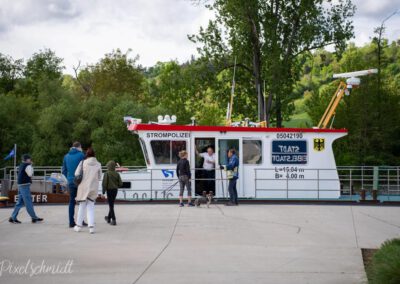 Auch die Strompolizei war vor Ort um mit interessierten Menschen ein paar Runden auf dem Main zu drehen