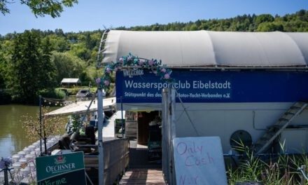 Menas Bistro Boat in Eibelstadt – Das schwimmende Restaurant am Main