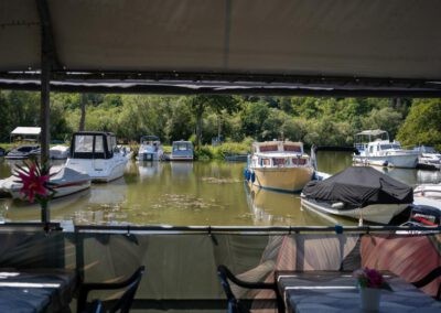 Willkommen an Bord! Menas Bistro Boat in Eibelstadt